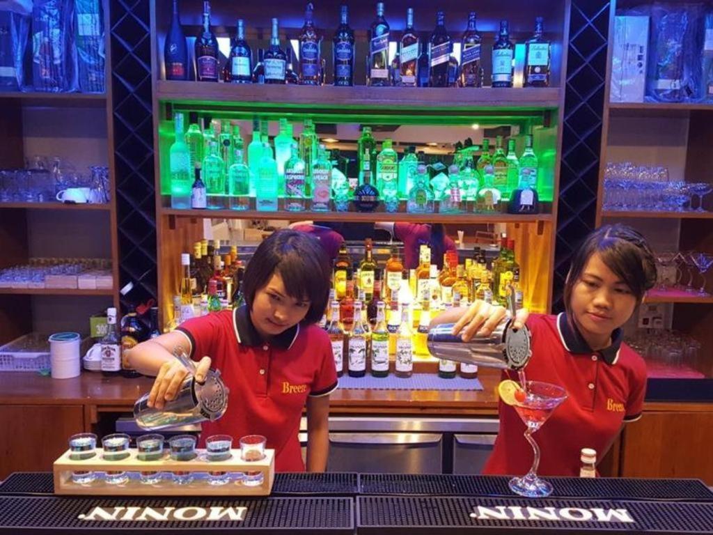 יאנגון Asian Smile Hotel מראה חיצוני תמונה