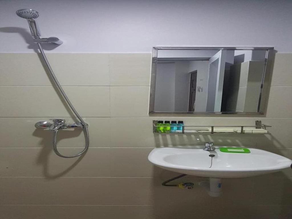 יאנגון Asian Smile Hotel מראה חיצוני תמונה