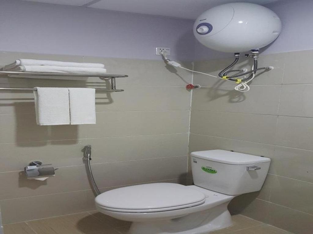 יאנגון Asian Smile Hotel מראה חיצוני תמונה