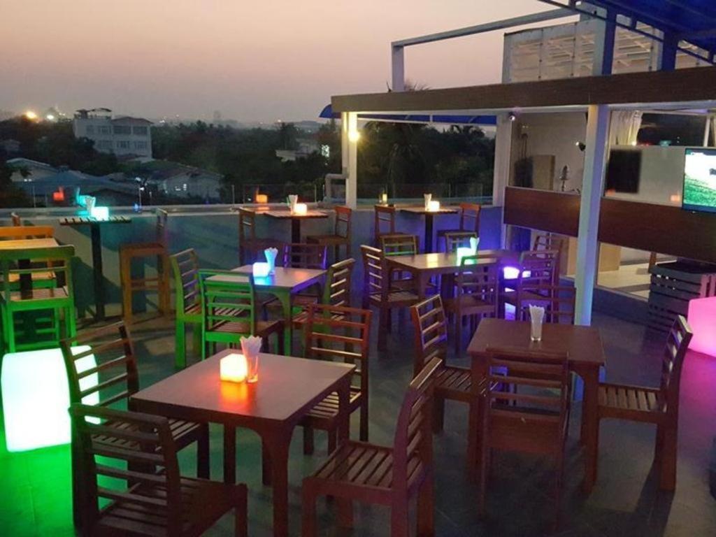 יאנגון Asian Smile Hotel מראה חיצוני תמונה
