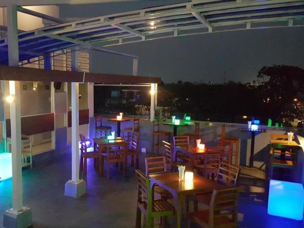 יאנגון Asian Smile Hotel מראה חיצוני תמונה