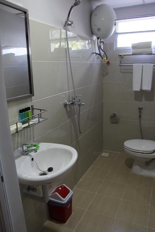 יאנגון Asian Smile Hotel מראה חיצוני תמונה