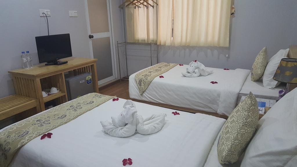 יאנגון Asian Smile Hotel מראה חיצוני תמונה