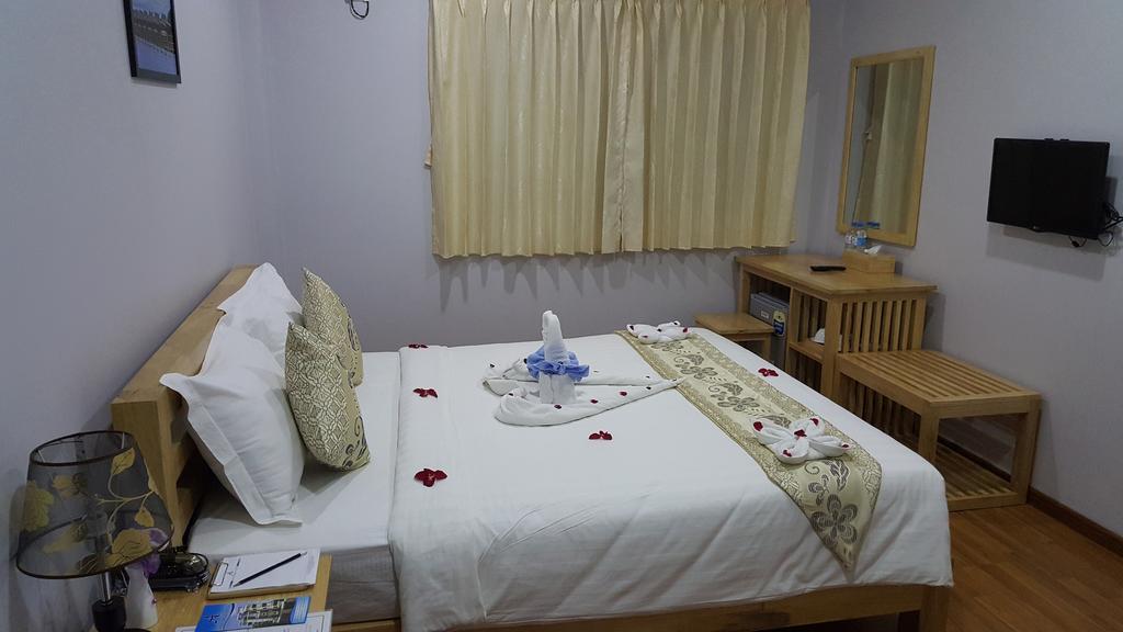 יאנגון Asian Smile Hotel מראה חיצוני תמונה