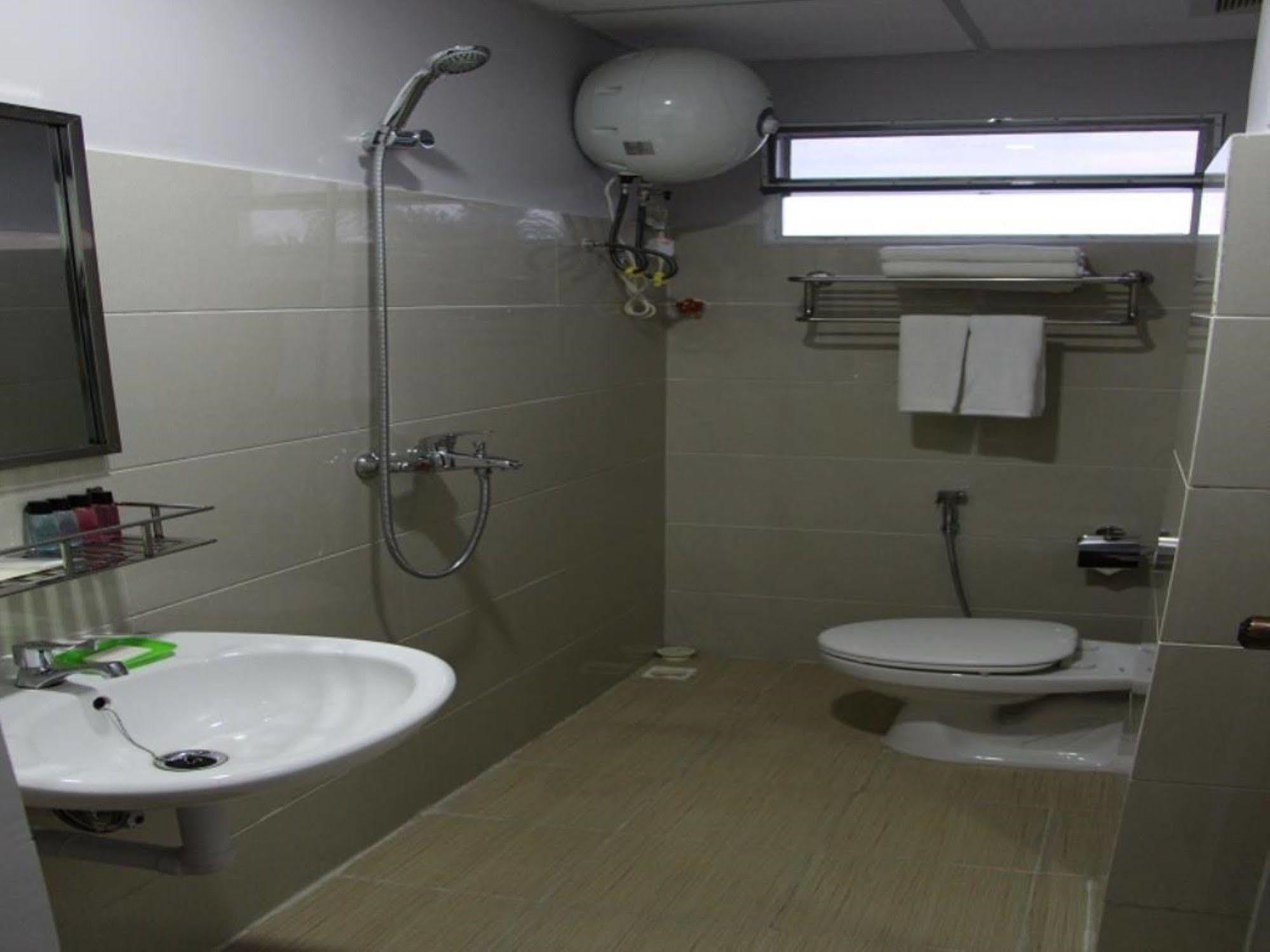 יאנגון Asian Smile Hotel מראה חיצוני תמונה