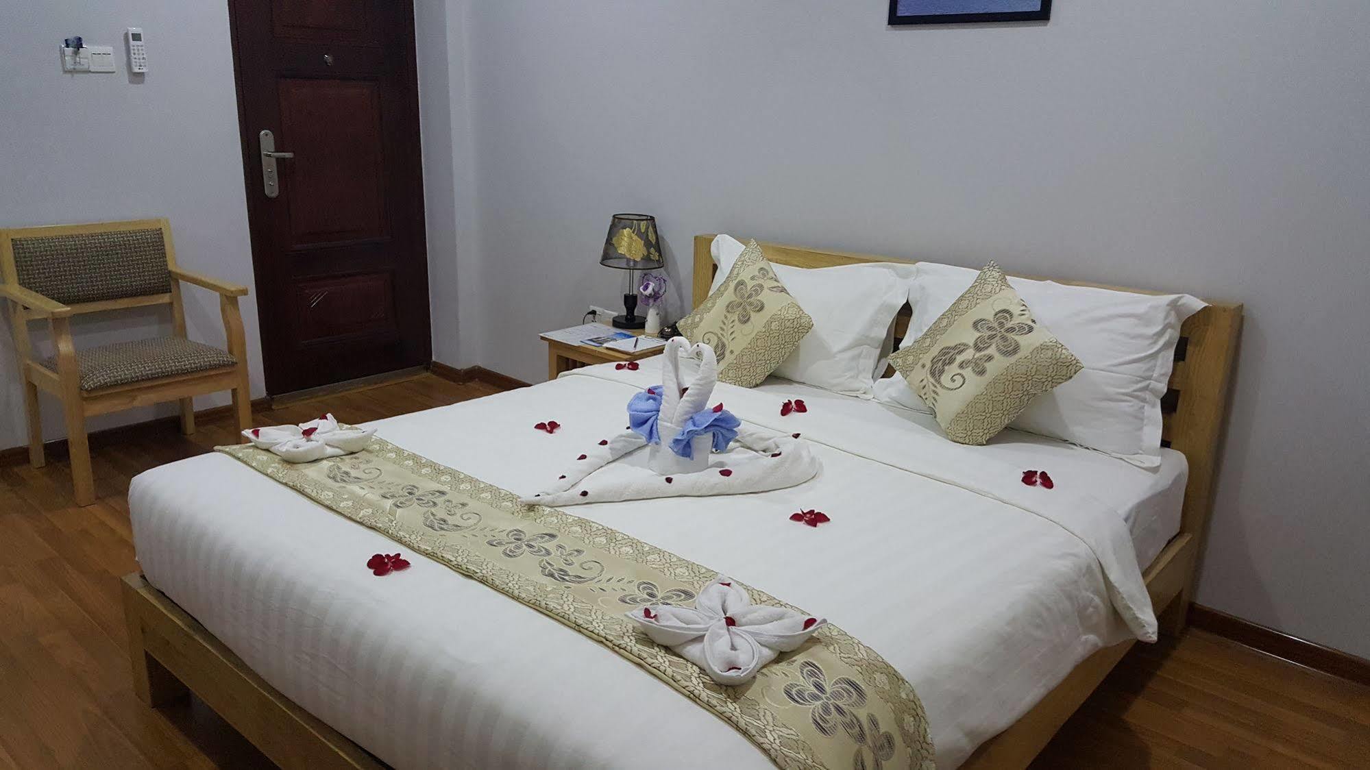 יאנגון Asian Smile Hotel מראה חיצוני תמונה