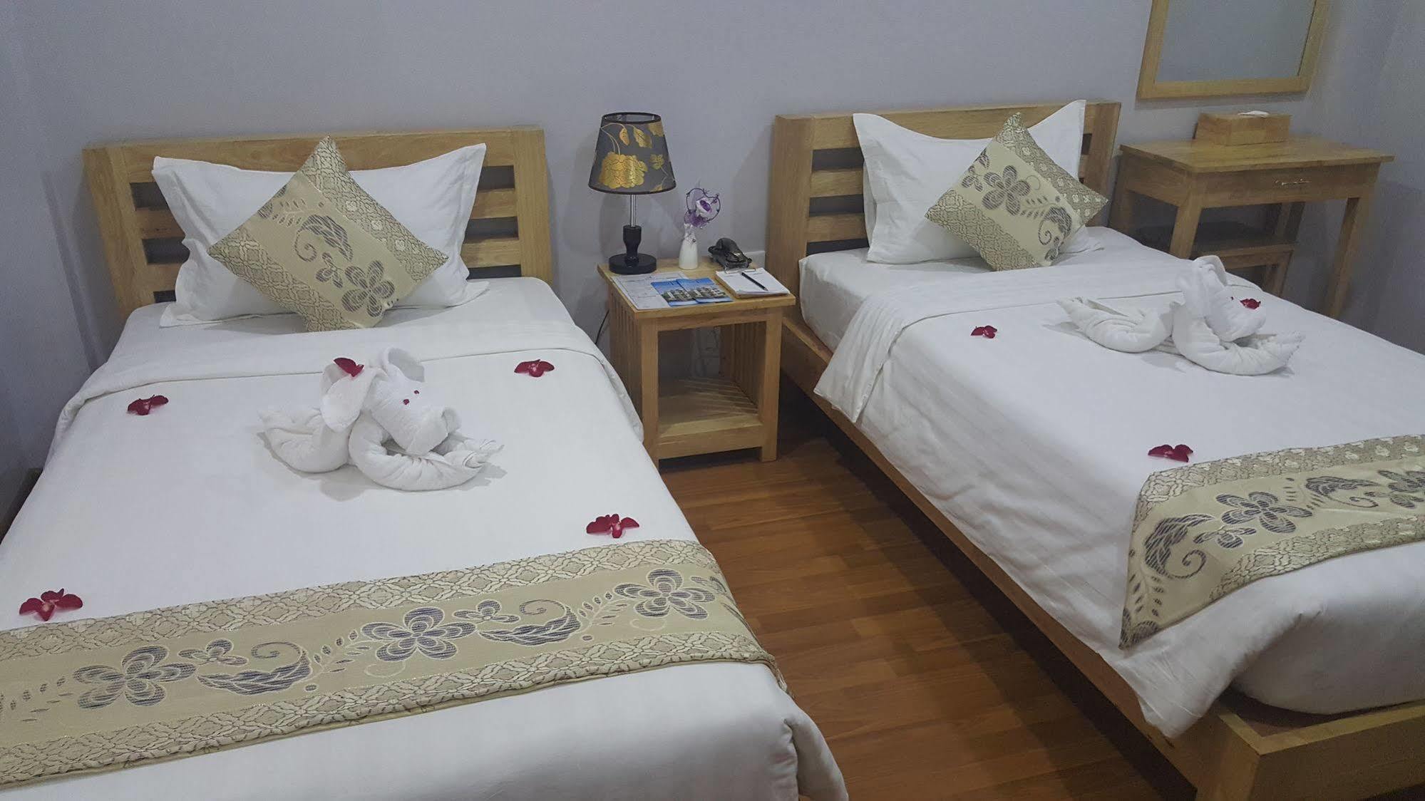 יאנגון Asian Smile Hotel מראה חיצוני תמונה