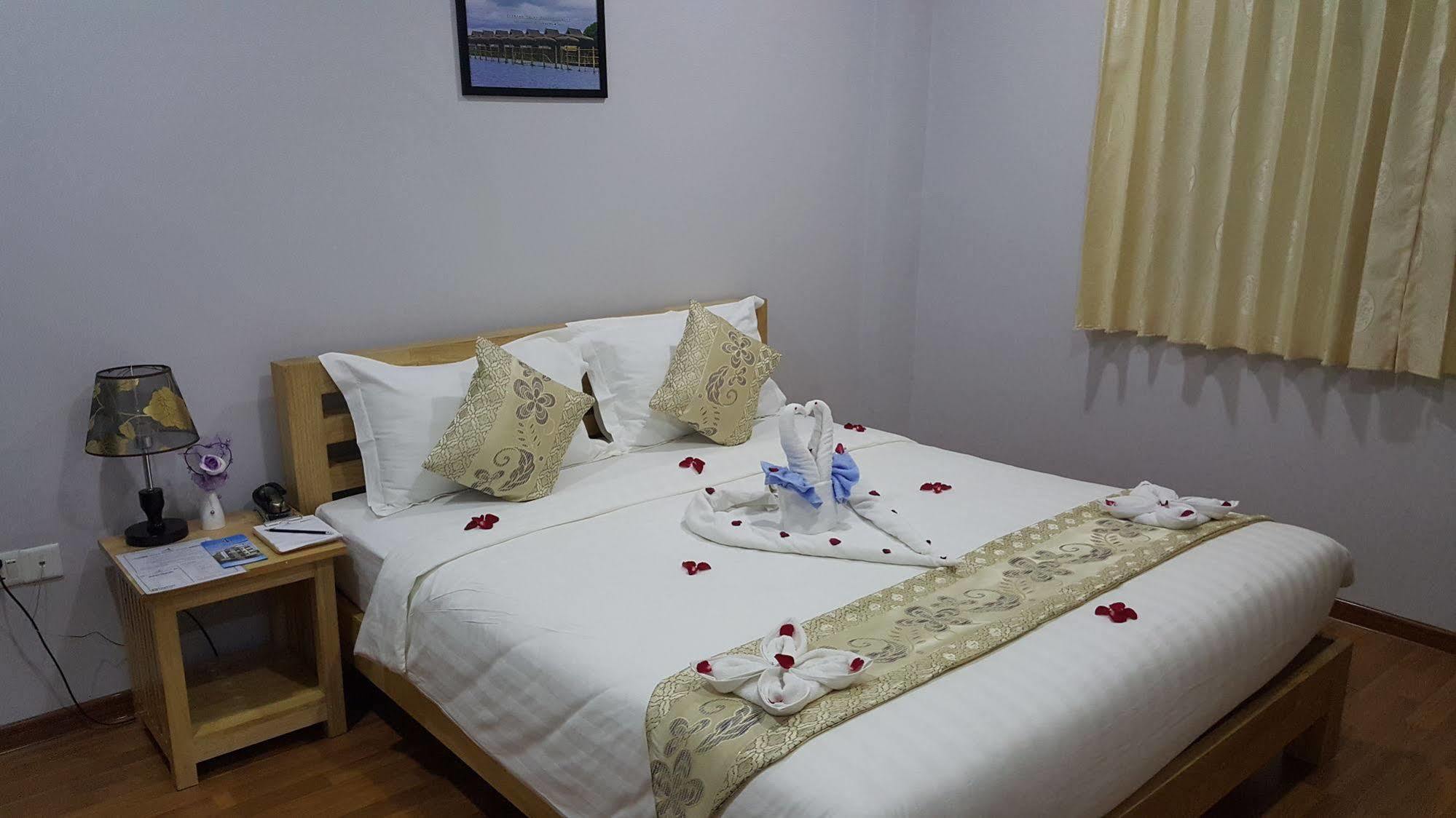 יאנגון Asian Smile Hotel מראה חיצוני תמונה