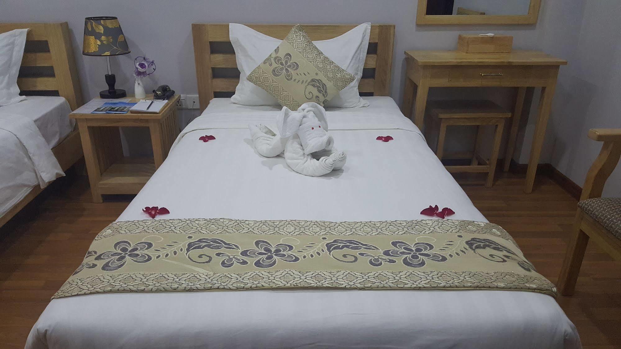 יאנגון Asian Smile Hotel מראה חיצוני תמונה