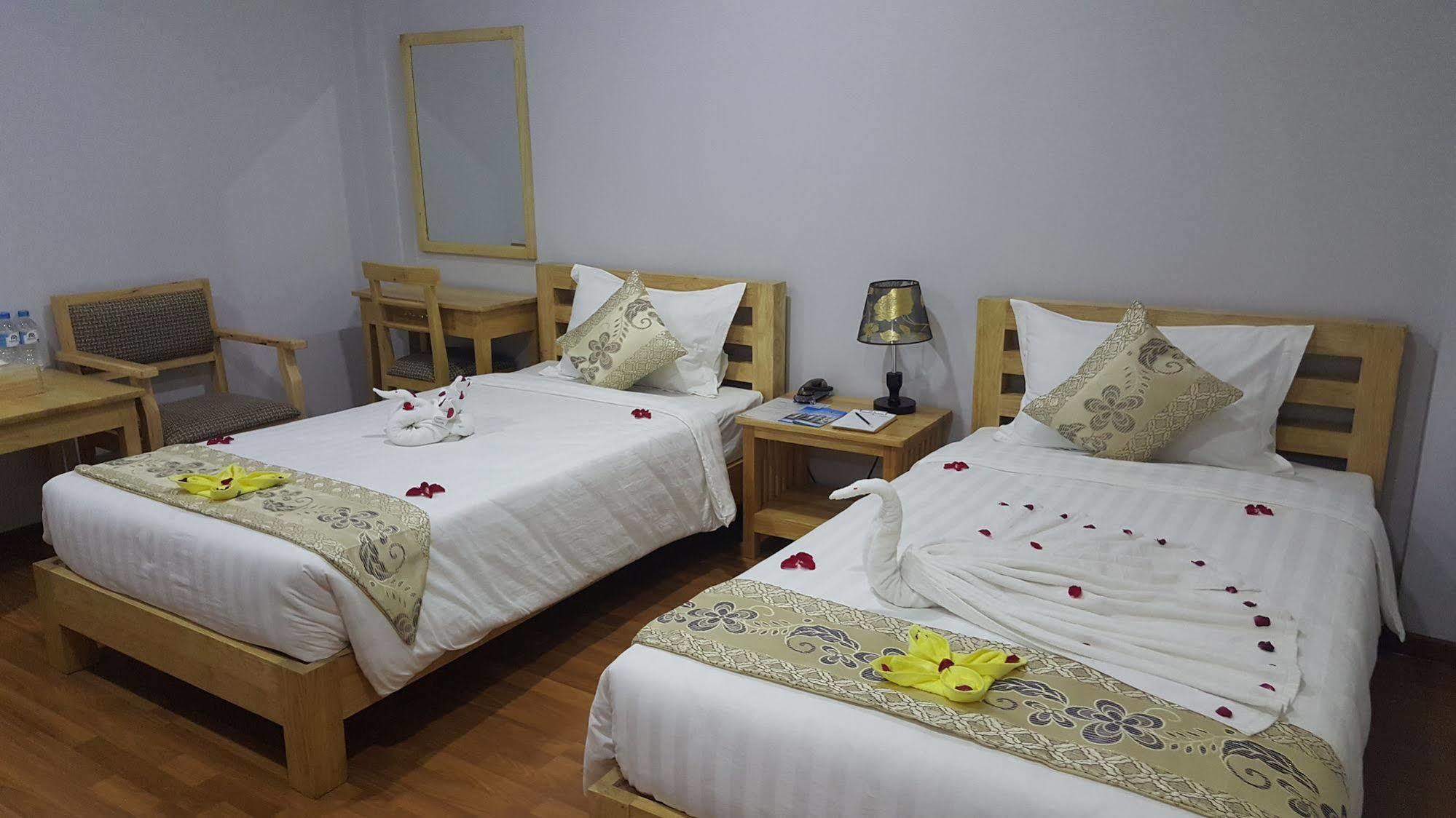 יאנגון Asian Smile Hotel מראה חיצוני תמונה