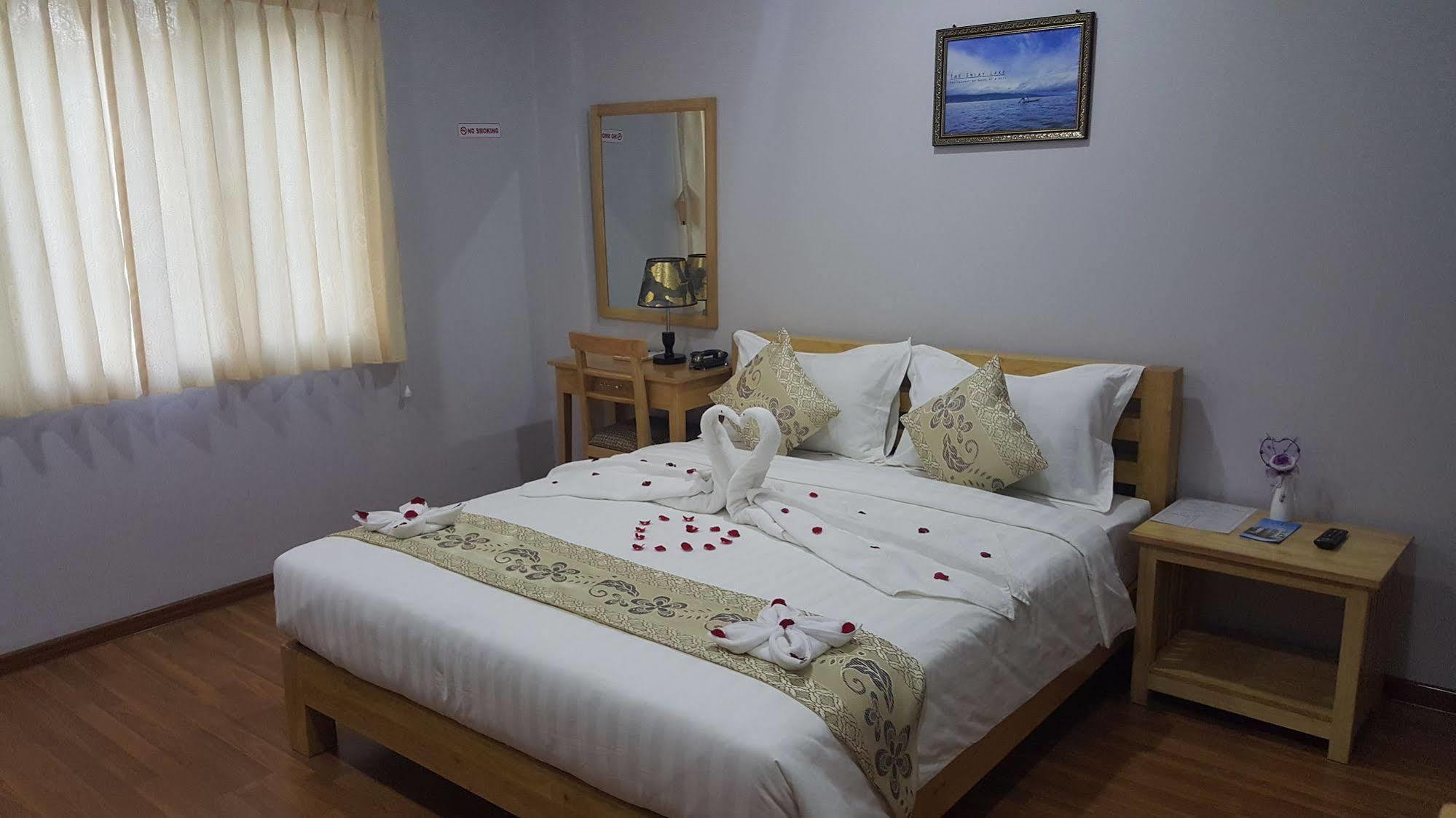 יאנגון Asian Smile Hotel מראה חיצוני תמונה