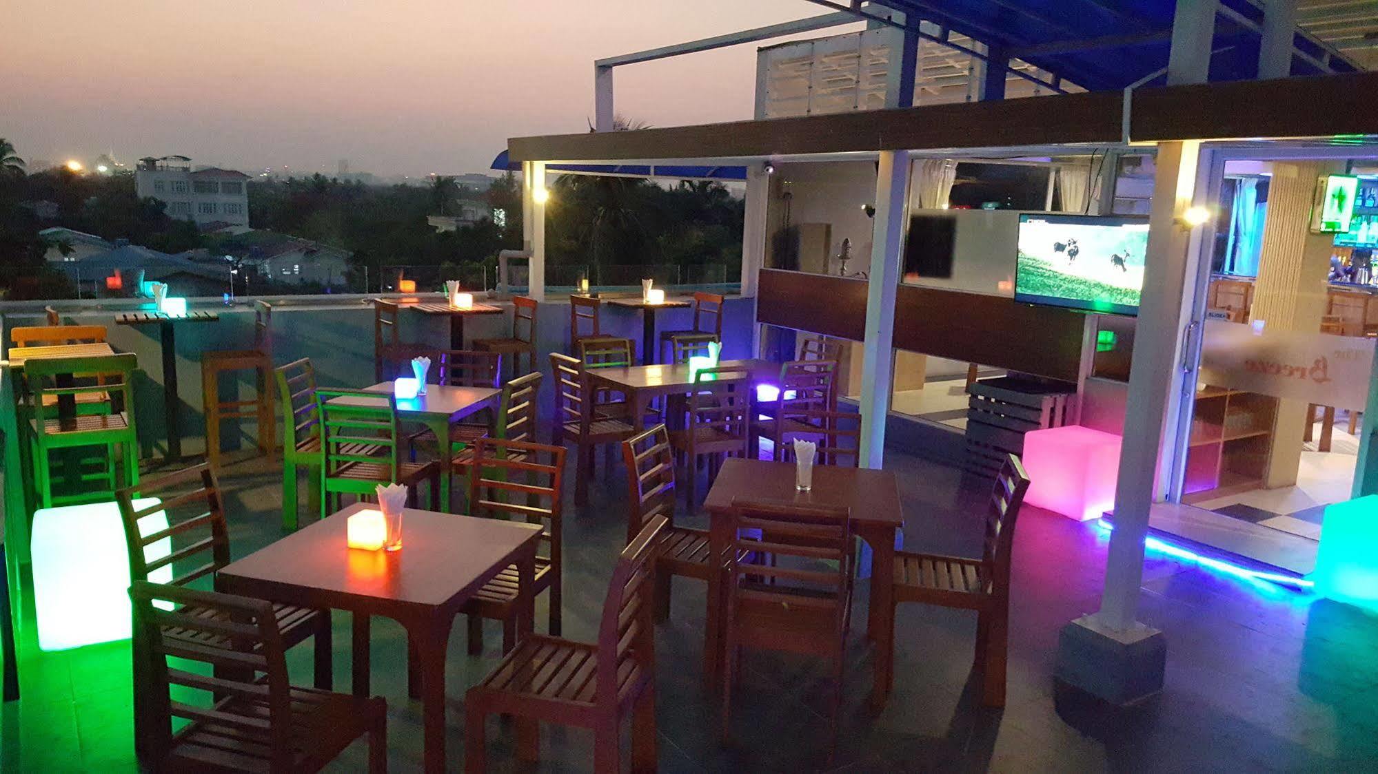 יאנגון Asian Smile Hotel מראה חיצוני תמונה